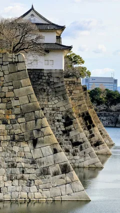 The buried layers of the Toyotomi fortress